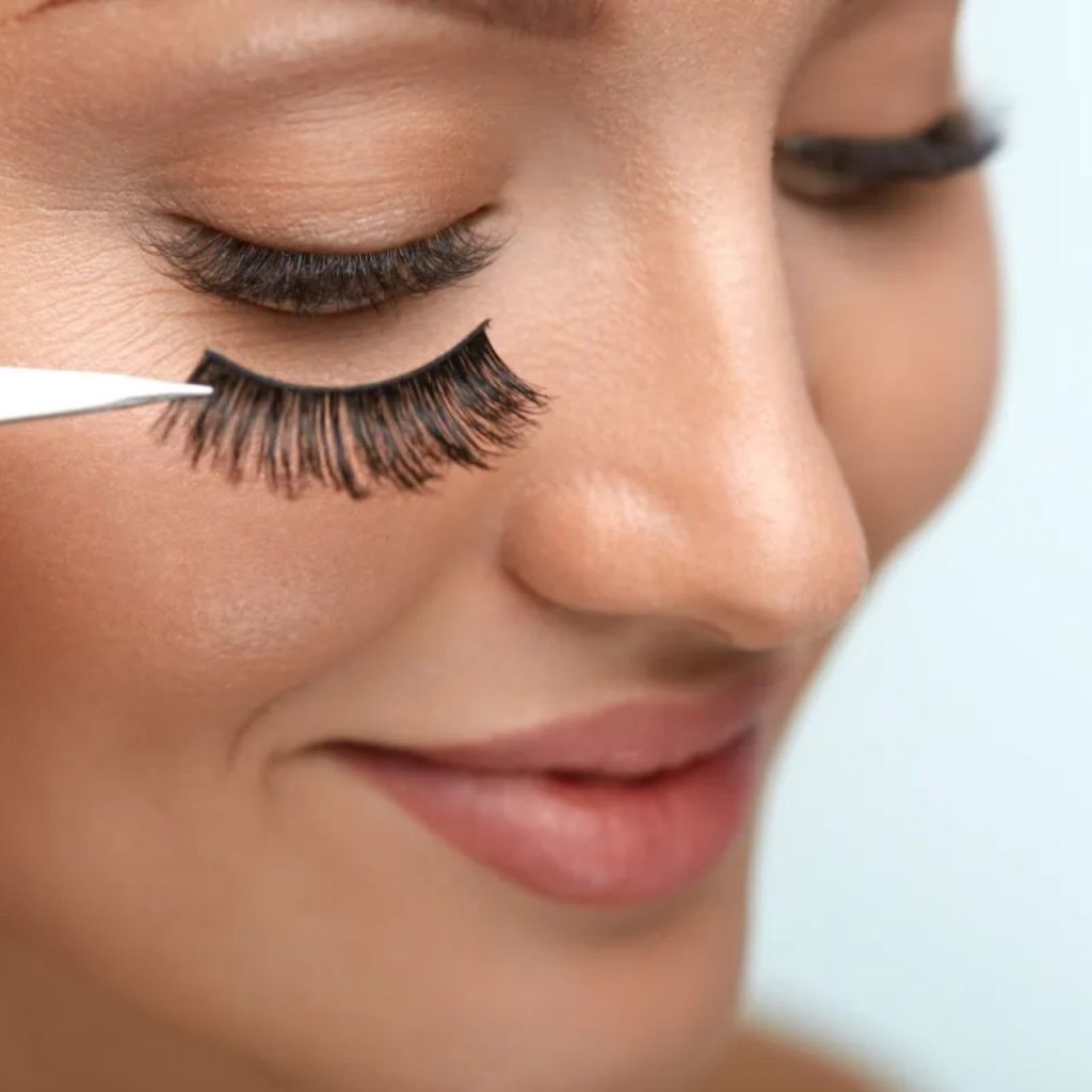 How to Apply Lashes
