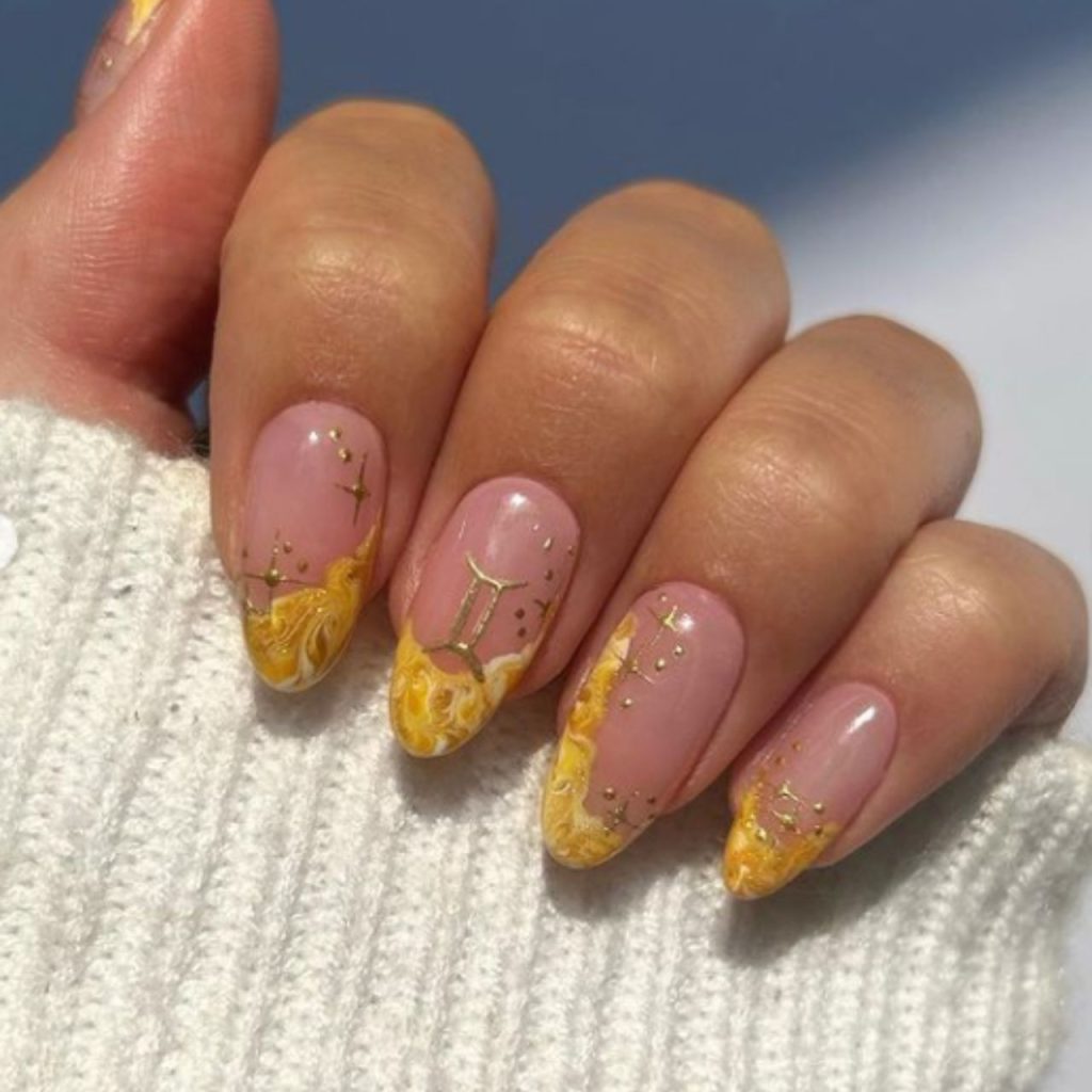 Golden marble nails