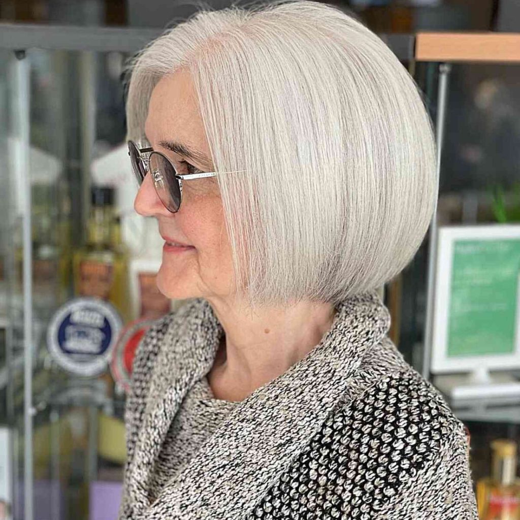 The Timeless Silver Chic Jaw-length Cut