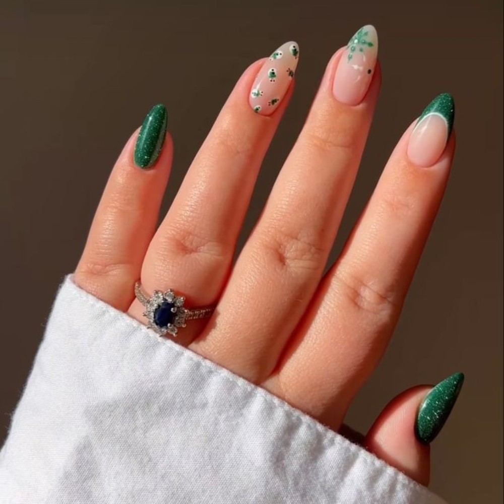 Holly Berries Winter Nail Designs For Graceful Look