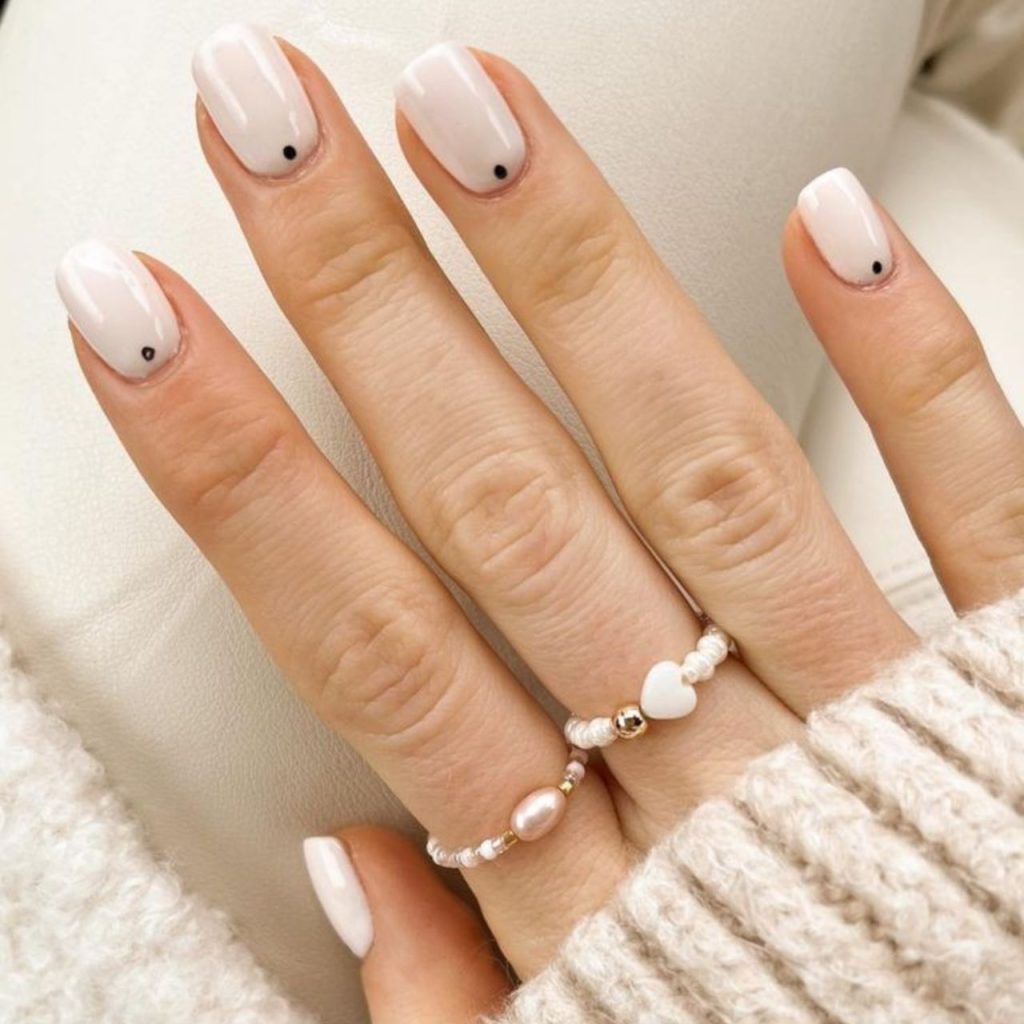 White Classy Short Nail Designs For Dazzling Look