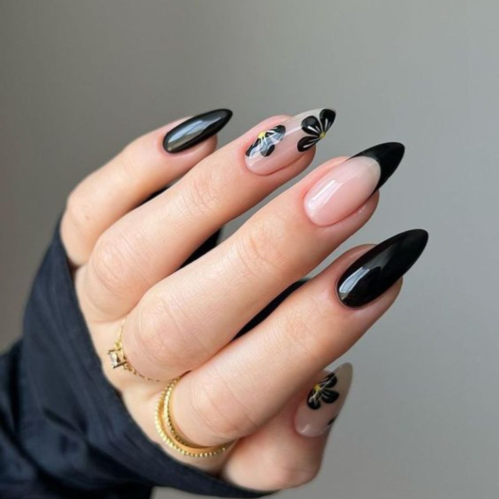 Cute Black Nail Designs for Dazzling look