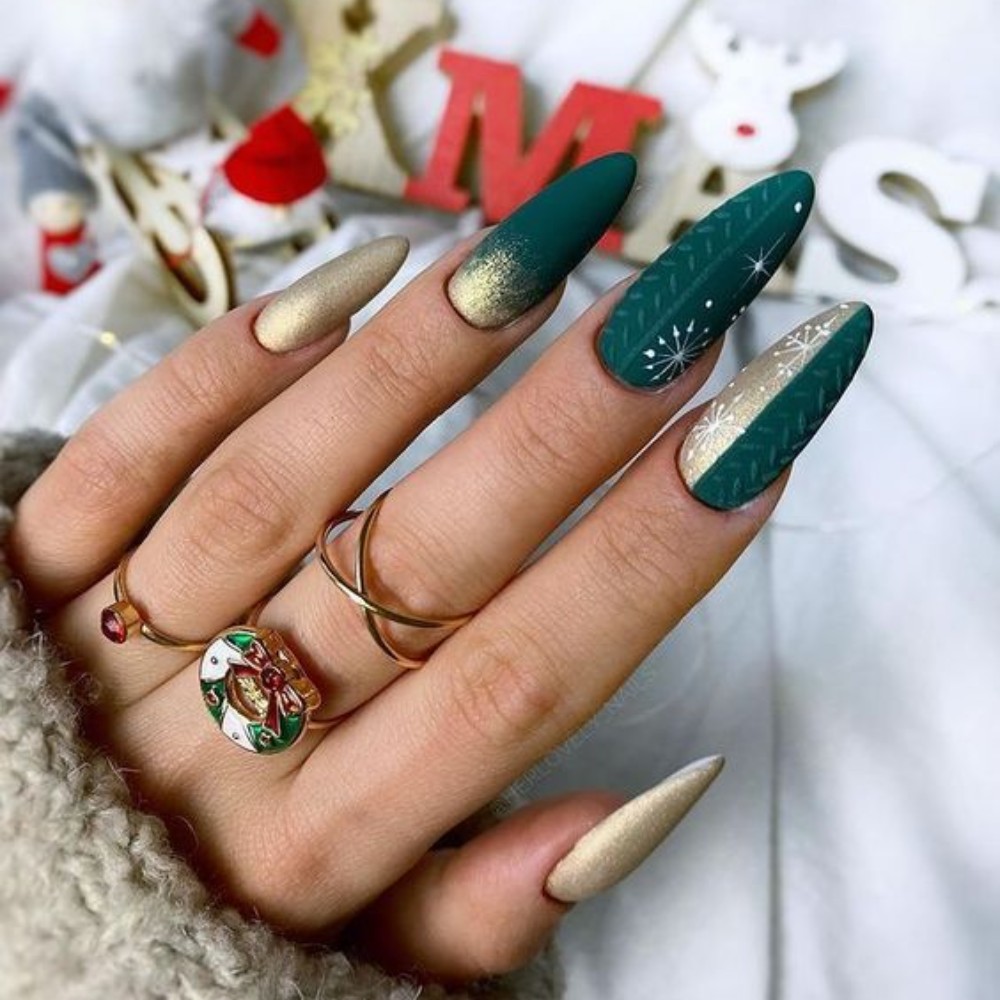 Evergreen Winter Nail Designs For Graceful Look