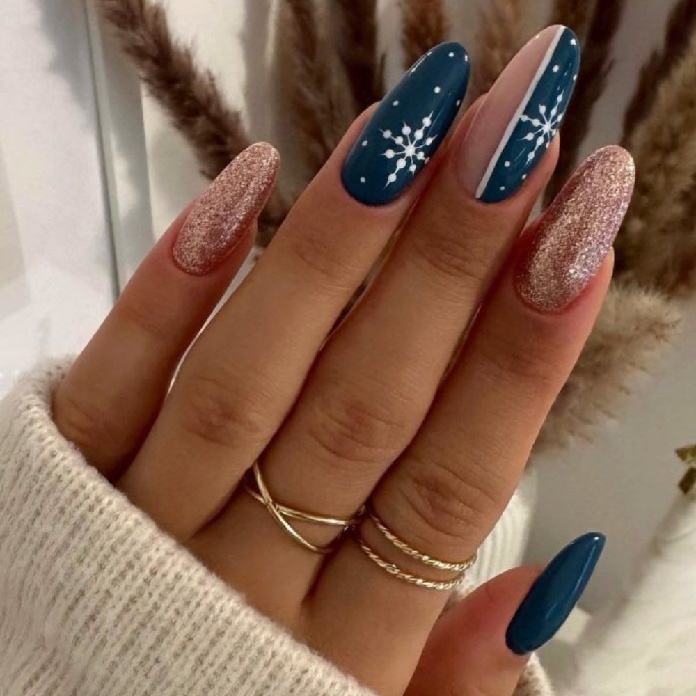 Glittery Blue Winter Nail Designs For Graceful Look