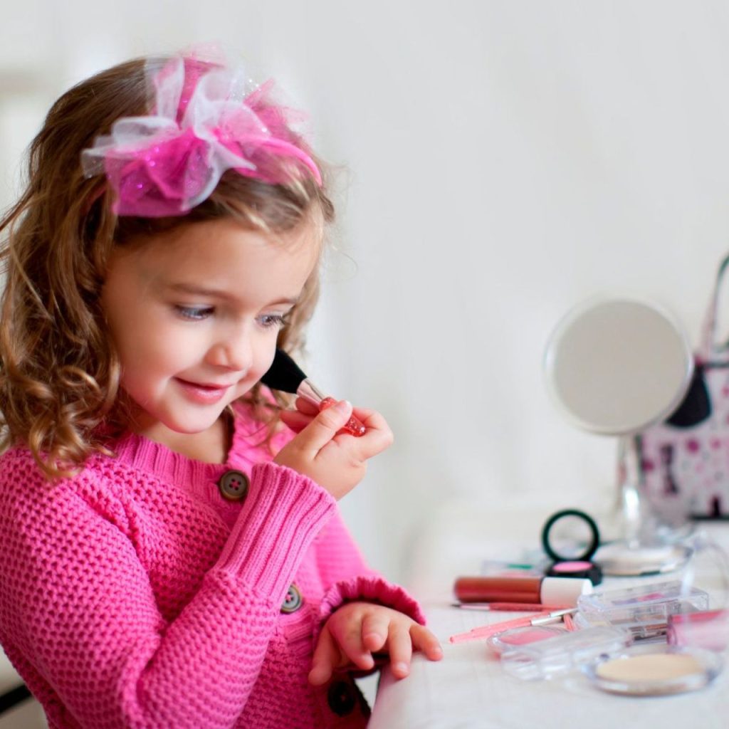 Hollyyhi Kids Makeup Kit for Creative Makeup Look