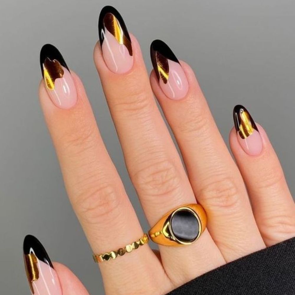 Stiletto Black and Pink Nails for Galm Look