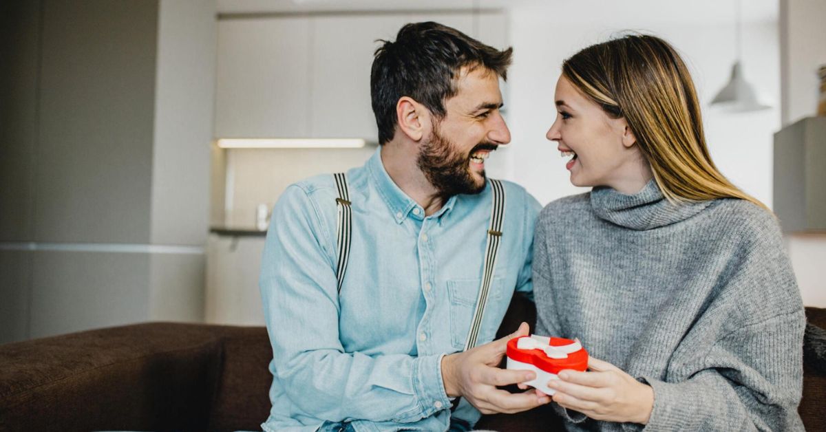 Best Valentines Day gifts for girlfriend and Boy Friend