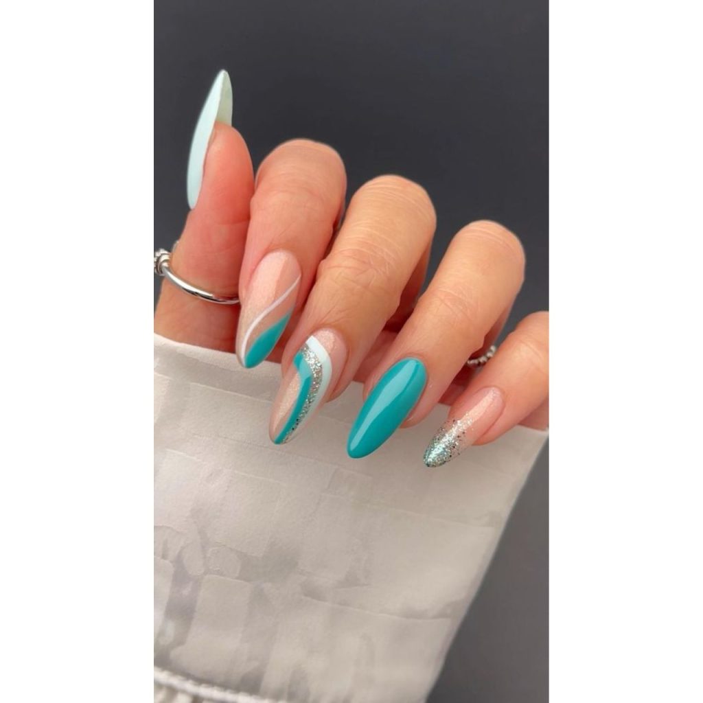 Glam Teal Nails for Refreshing Look