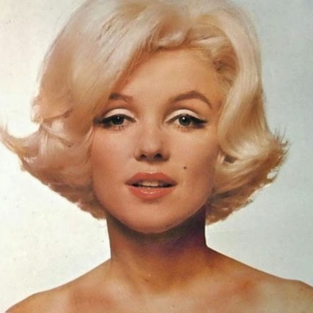 Marilyn Monroe Cat Eyelashes for Glam Look
