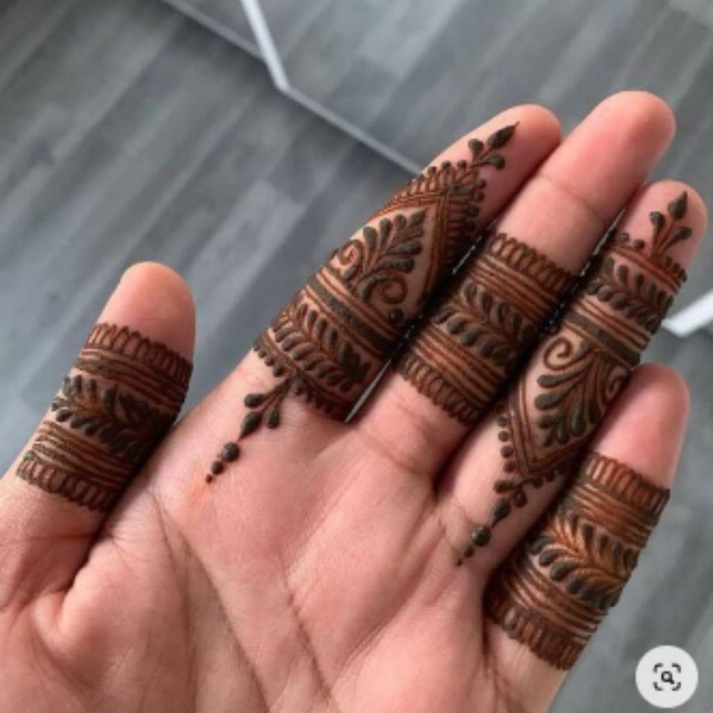 Asymmetrical Finger Mehndi