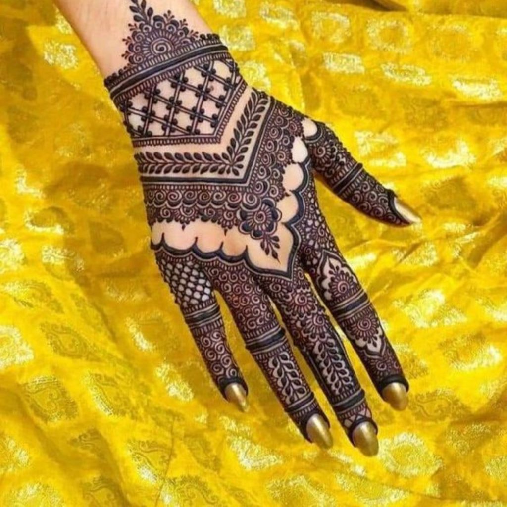 Bangle Mehndi Design for Trendy to Traditional Look