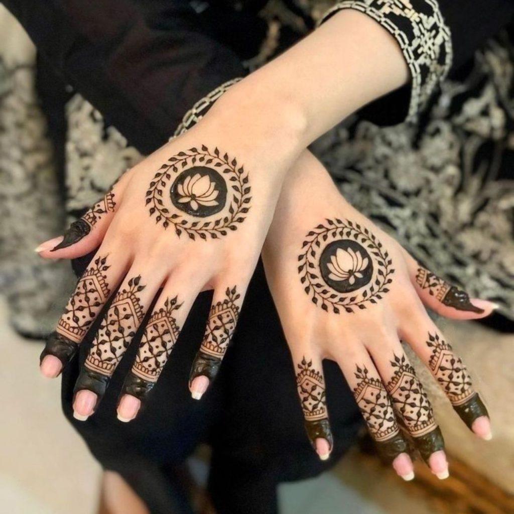 Chic Back Hand Mehndi Designs Latest Step-By-Step Guide    