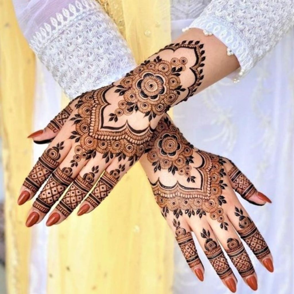 Dangler Back Hand Mehndi Designs For Bridesmaids