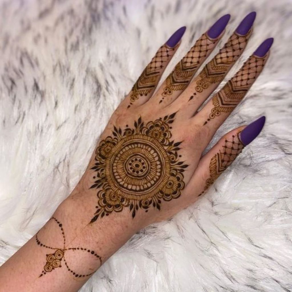 Diamond Patterned Special Charming Mehndi Design For Eid