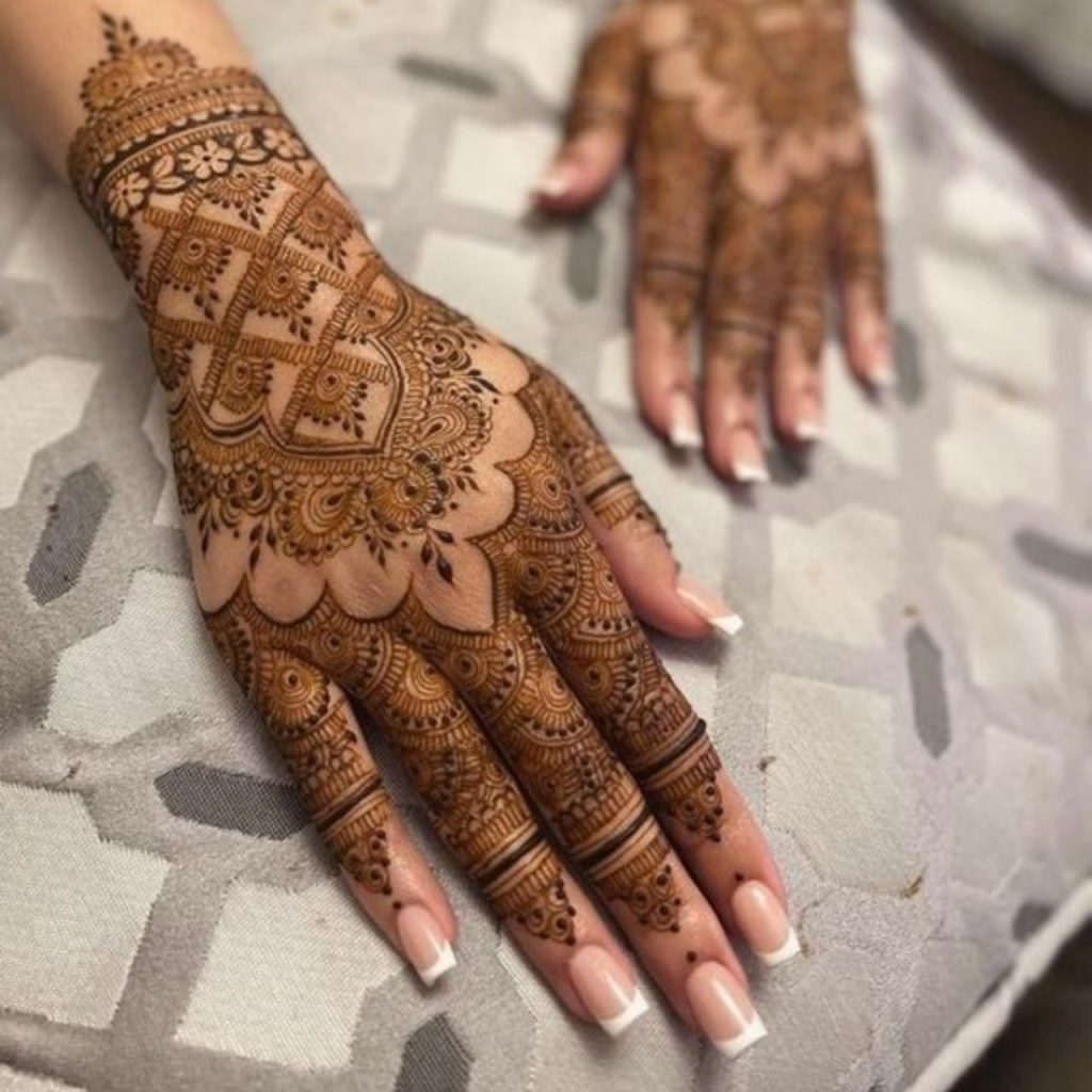 Intricate Full Backhand Mehndi Designs for a Chic Look