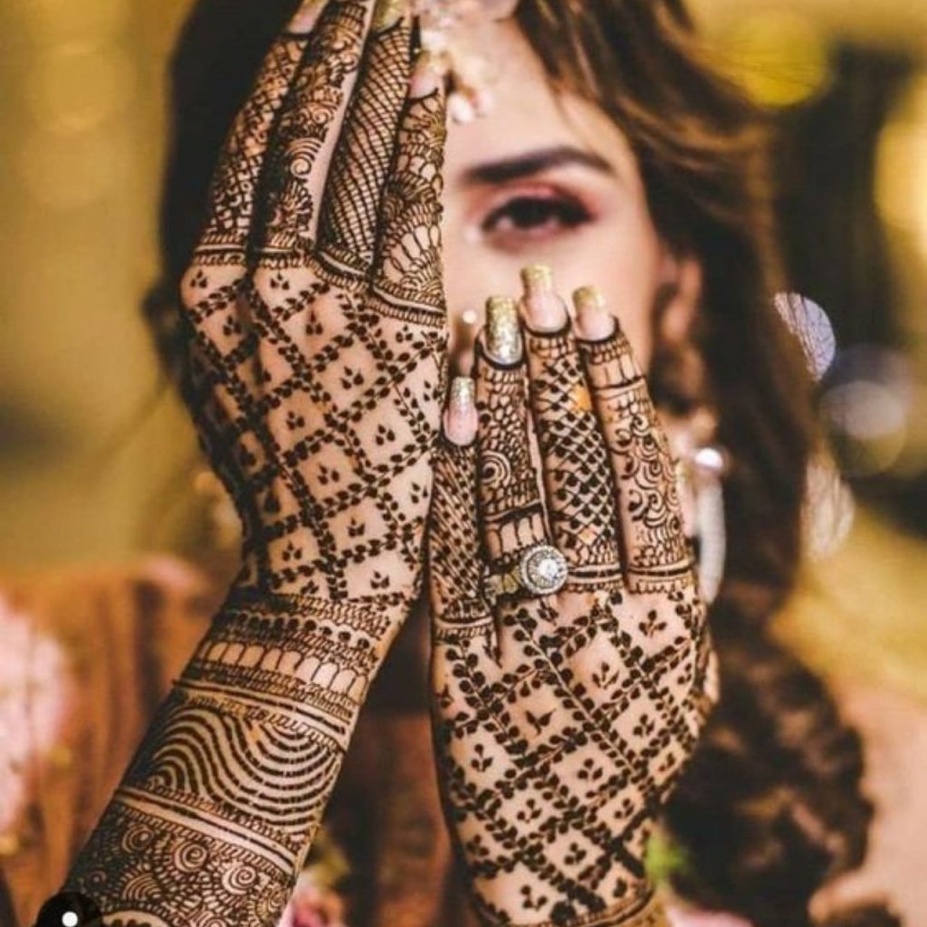 Gorgeous Backhand Special Charming Mehndi Design For Eid