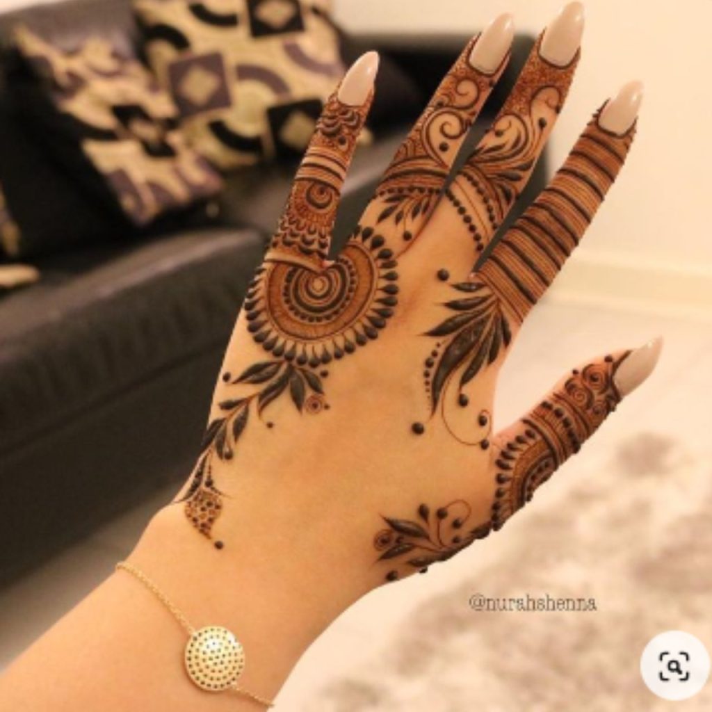 Stylish and Fine-Detailed Henna