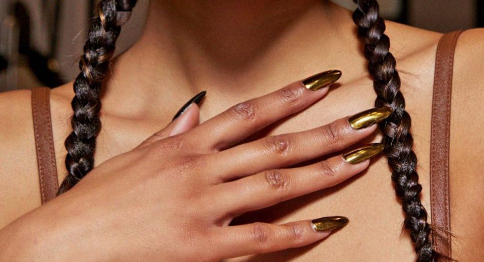 Gold Nail Polish: Shine Like Royalty